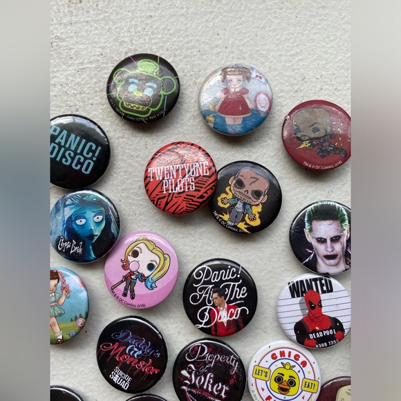 Buttons - Picture 4 of 4